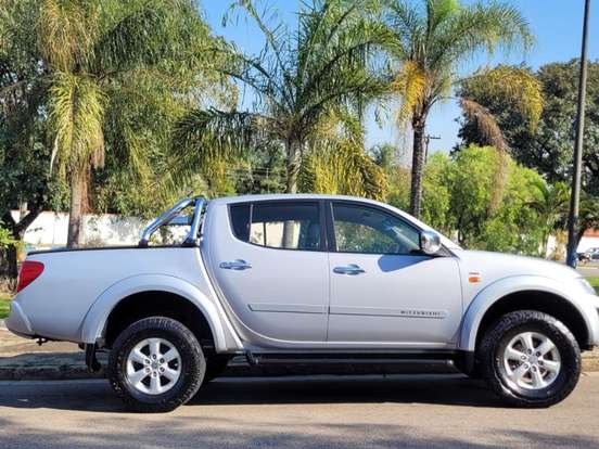 MITSUBISHI-L200 TRITON-2011