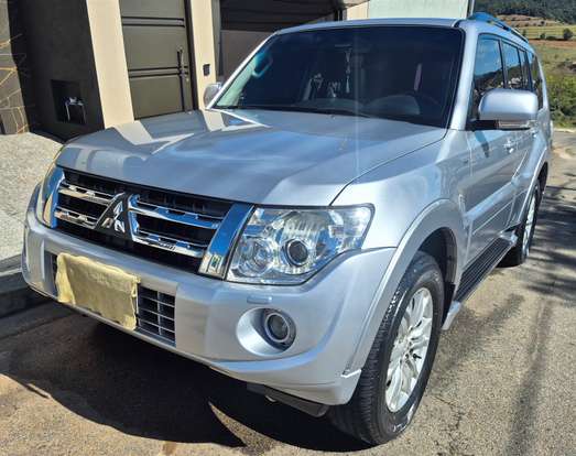 MITSUBISHI-PAJERO FULL-2011