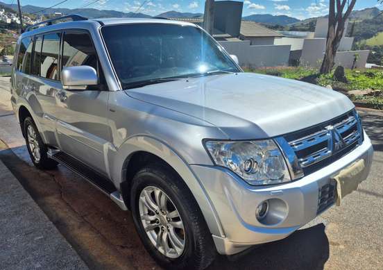 MITSUBISHI-PAJERO FULL-2011