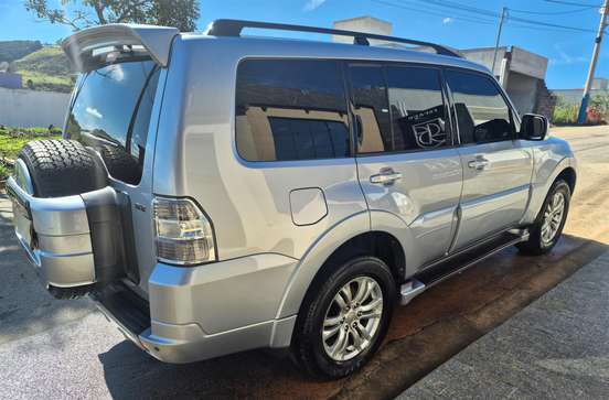 MITSUBISHI-PAJERO FULL-2011