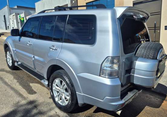 MITSUBISHI-PAJERO FULL-2011