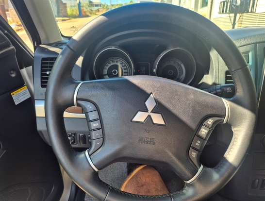 MITSUBISHI-PAJERO FULL-2011
