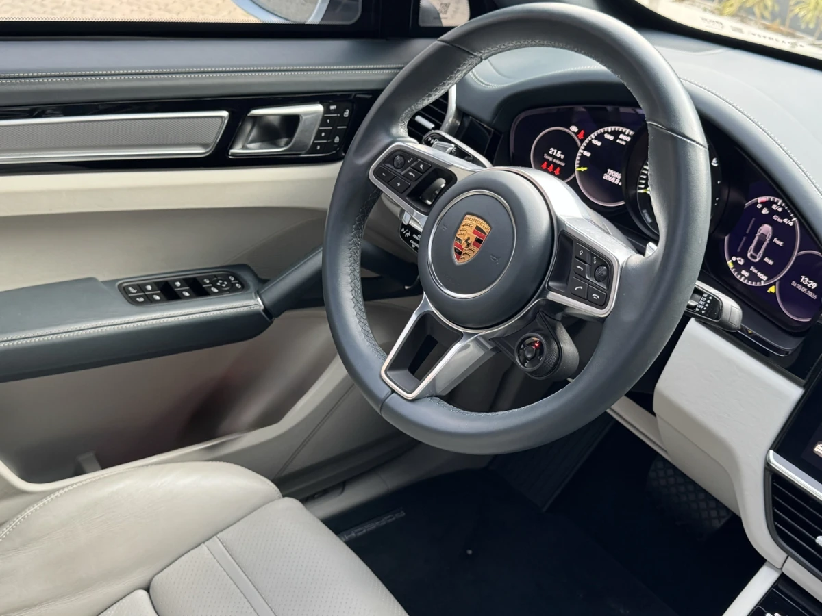Porsche Cayenne — foto 15