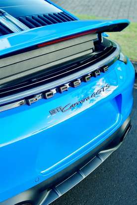PORSCHE-911-2023