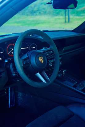 PORSCHE-911-2023