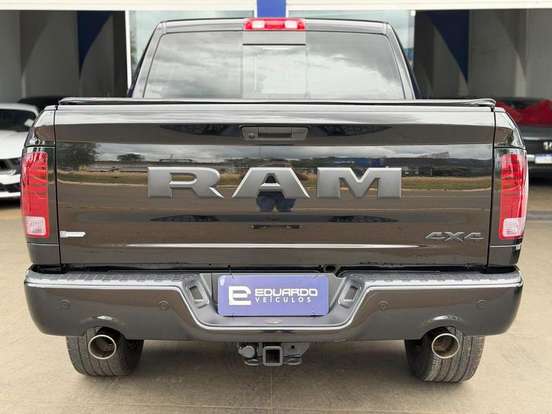 RAM-CLASSIC-5.7 V8 GASOLINA LARAMIE CD 4X4 AUTOMÁTICO RAM-CLASSIC-2022