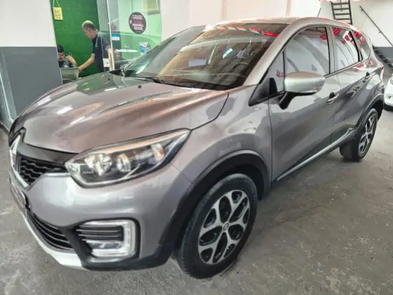 RENAULT CAPTUR 1.6 16V SCE FLEX BOSE X-TRONIC RENAULT CAPTUR 1.6 16V SCE FLEX BOSE X-TRONIC