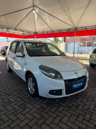 RENAULT SANDERO 1.0 EXPRESSION 16V FLEX 4P MANUAL RENAULT SANDERO 1.0 EXPRESSION 16V FLEX 4P MANUAL
