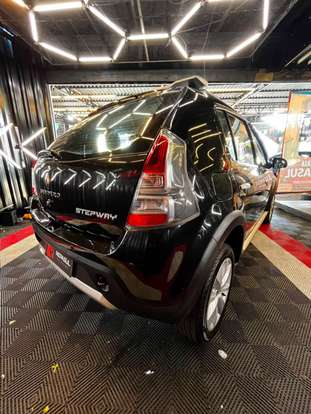 RENAULT-SANDERO-2012
