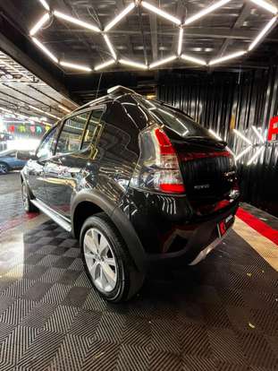 RENAULT-SANDERO-2012