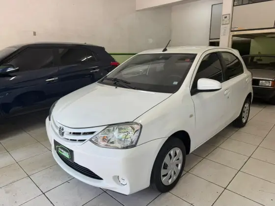 TOYOTA ETIOS 1.5 XS 16V FLEX 4P AUTOMÁTICO TOYOTA ETIOS 1.5 XS 16V FLEX 4P AUTOMÁTICO