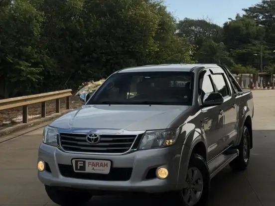 TOYOTA-HILUX-2.7 SR 4X2 CD 16V FLEX 4P AUTOMÁTICO TOYOTA-HILUX-2012