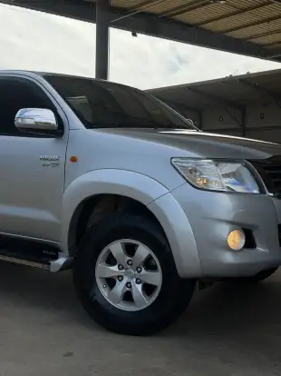 TOYOTA-HILUX-2012