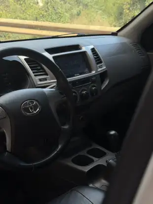 TOYOTA-HILUX-2.7 SR 4X2 CD 16V FLEX 4P AUTOMÁTICO TOYOTA-HILUX-2012