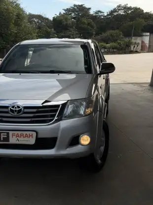 TOYOTA-HILUX-2.7 SR 4X2 CD 16V FLEX 4P AUTOMÁTICO TOYOTA-HILUX-2012