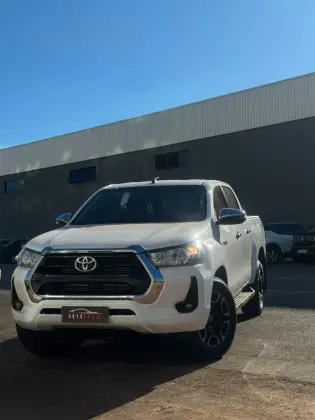TOYOTA HILUX 2.8 D-4D TURBO DIESEL CD SRV 4X4 AUTOMÁTICO TOYOTA HILUX 2.8 D-4D TURBO DIESEL CD SRV 4X4 AUTOMÁTICO