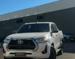 TOYOTA HILUX 2.8 D-4D TURBO DIESEL CD SRV 4X4 AUTOMÁTICO TOYOTA HILUX 2.8 D-4D TURBO DIESEL CD SRV 4X4 AUTOMÁTICO