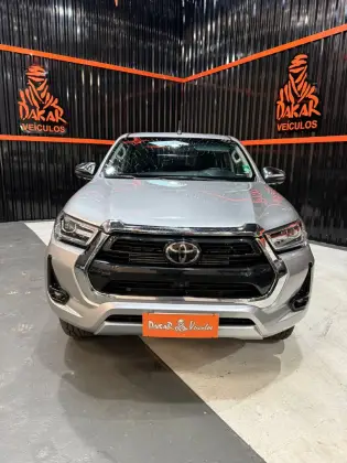 TOYOTA HILUX 2.8 D-4D TURBO DIESEL CD SRX 4X4 AUTOMÁTICO