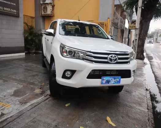 TOYOTA HILUX 2.8 SRX 4X4 CD 16V DIESEL 4P AUTOMÁTICO TOYOTA HILUX 2.8 SRX 4X4 CD 16V DIESEL 4P AUTOMÁTICO