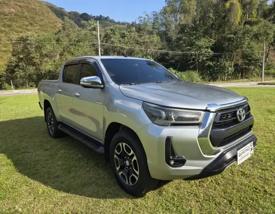 TOYOTA HILUX 2.8 SRX 4X4 CD 16V DIESEL 4P AUTOMÁTICO TOYOTA HILUX 2.8 SRX 4X4 CD 16V DIESEL 4P AUTOMÁTICO