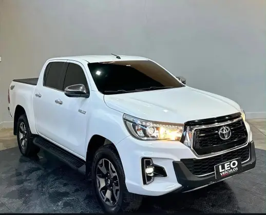 TOYOTA HILUX 2.8 SRX 4X4 CD 16V DIESEL 4P AUTOMÁTICO TOYOTA HILUX 2.8 SRX 4X4 CD 16V DIESEL 4P AUTOMÁTICO