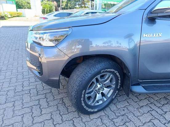 TOYOTA-HILUX-2.8 D-4D TURBO DIESEL CD SRV 4X4 AUTOMÁTICO TOYOTA-HILUX-2024