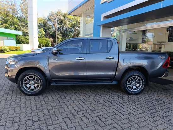 TOYOTA-HILUX-2024