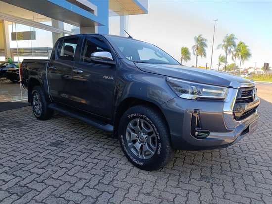 TOYOTA-HILUX-2.8 D-4D TURBO DIESEL CD SRV 4X4 AUTOMÁTICO TOYOTA-HILUX-2024