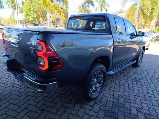 TOYOTA-HILUX-2024