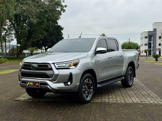 TOYOTA HILUX 2.8 D-4D TURBO DIESEL CD SRX 4X4 AUTOMÁTICO