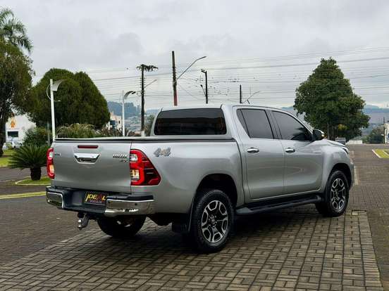TOYOTA-HILUX-2022