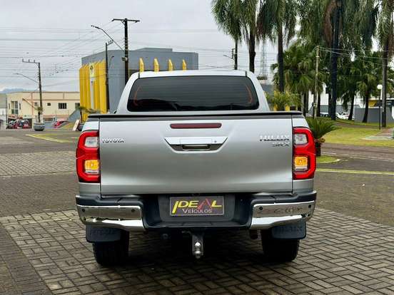TOYOTA-HILUX-2.8 D-4D TURBO DIESEL CD SRX 4X4 AUTOMÁTICO TOYOTA-HILUX-2022