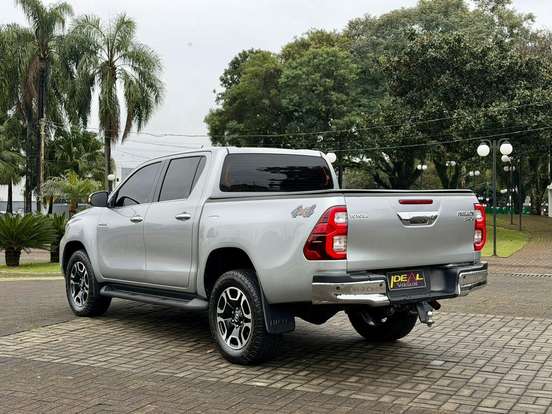 TOYOTA-HILUX-2.8 D-4D TURBO DIESEL CD SRX 4X4 AUTOMÁTICO TOYOTA-HILUX-2022