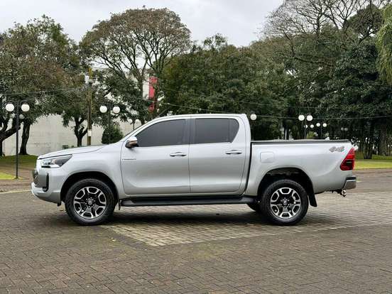 TOYOTA-HILUX-2022