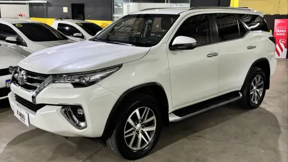 TOYOTA HILUX SW4 2.8 SRX 4X4 16V TURBO INTERCOOLER DIESEL 4P AUTOMÁTICO