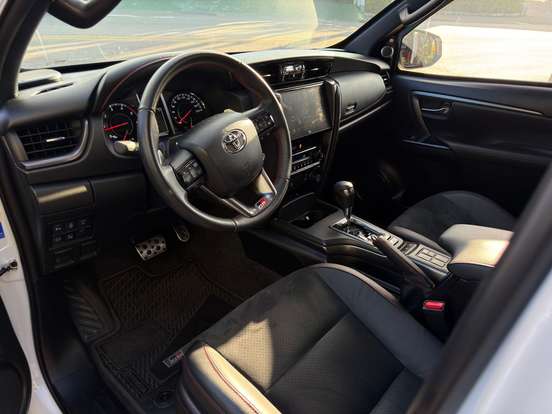 TOYOTA-HILUX SW4-2023