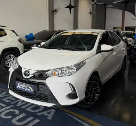 TOYOTA-YARIS-2024