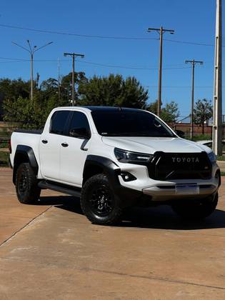 TOYOTA HILUX 2.8 D-4D TURBO DIESEL CD GR-S 4X4 AUTOMÁTICO
