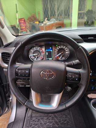 TOYOTA HILUX 2.8 D-4D TURBO DIESEL CD SRV 4X4 AUTOMÁTICO