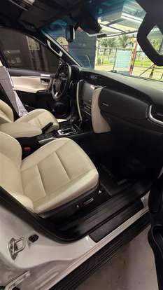 TOYOTA-HILUX SW4-2024