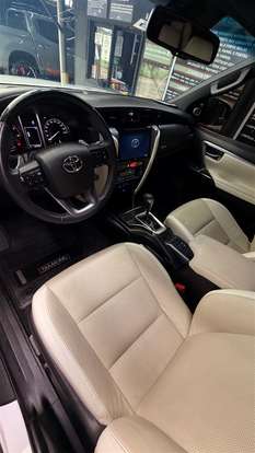 TOYOTA-HILUX SW4-2024