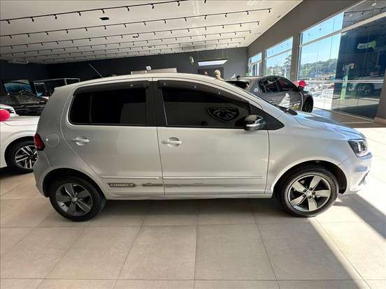 VOLKSWAGEN-FOX-2019