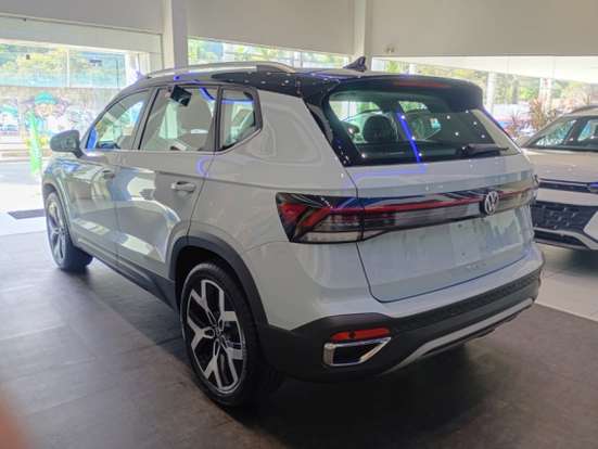 VOLKSWAGEN-TAOS-2026