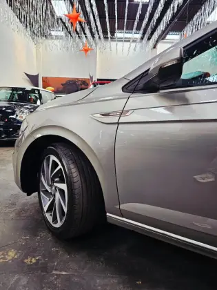 VOLKSWAGEN VIRTUS 1.0 200 TSI HIGHLINE AUTOMÁTICO
