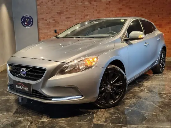 VOLVO V40 2.0 T4 COMFORT TURBO GASOLINA 4P AUTOMÁTICO VOLVO V40 2.0 T4 COMFORT TURBO GASOLINA 4P AUTOMÁTICO