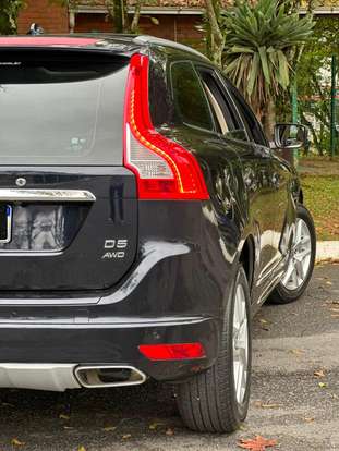 VOLVO-XC60-2.4 D5 MOMENTUM DIESEL AWD 4P AUTOMÁTICO VOLVO-XC60-2016