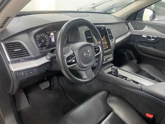 VOLVO-XC90-2020