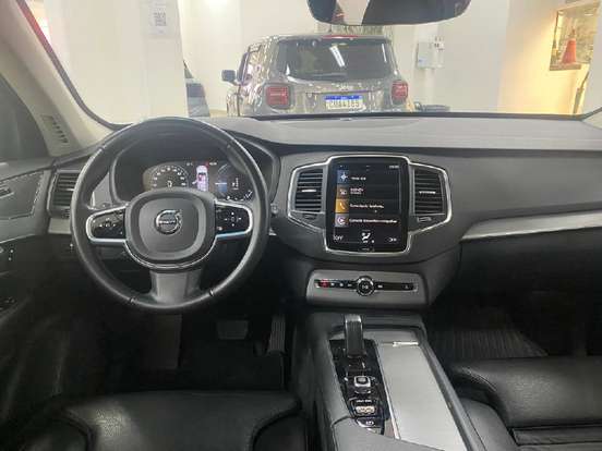 VOLVO-XC90-2020