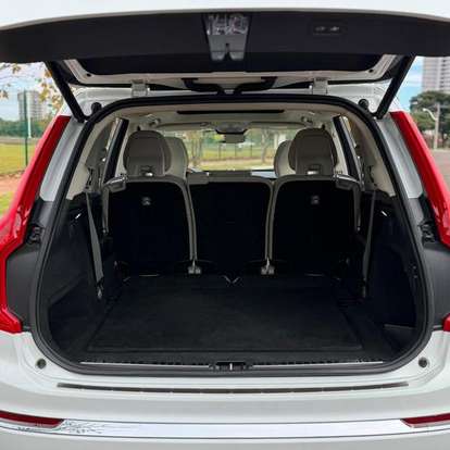 VOLVO-XC90-2023