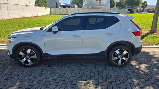 VOLVO-XC40-2019